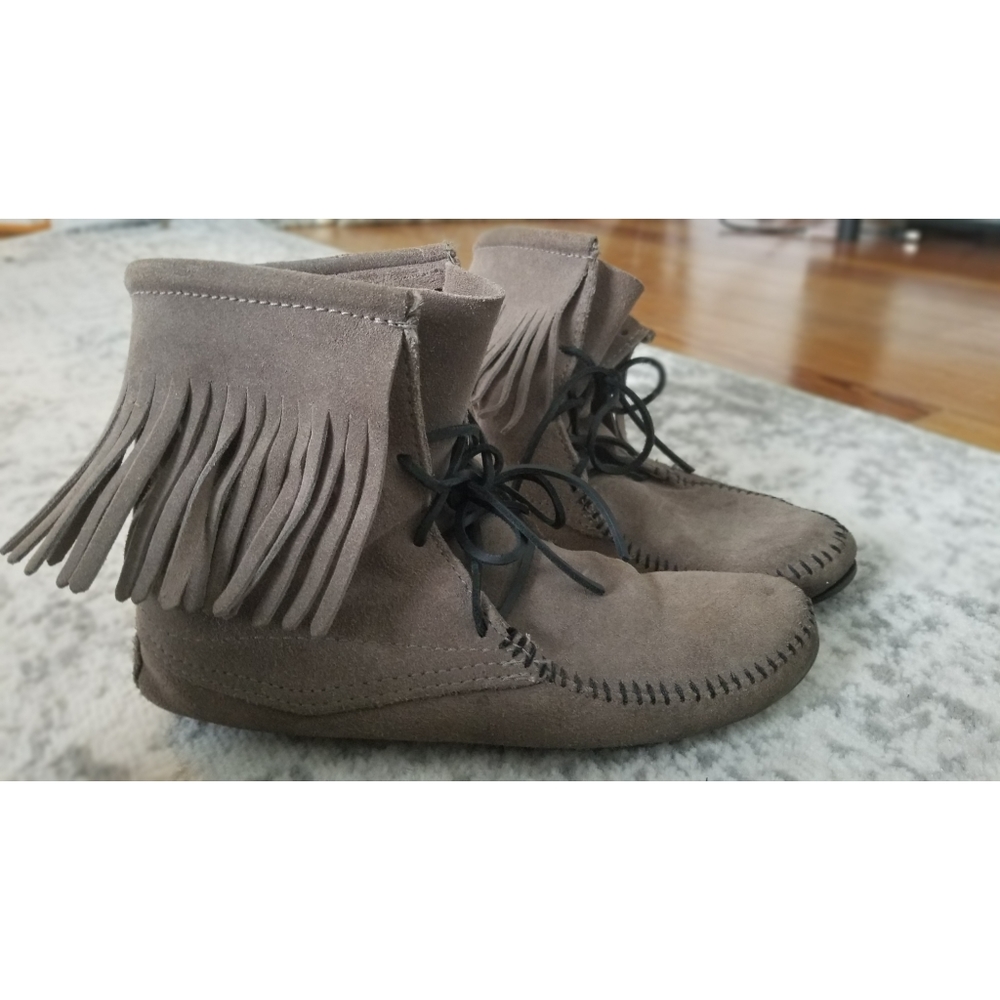 Minnetonka Moccasin Boots, Grey, Size 8
